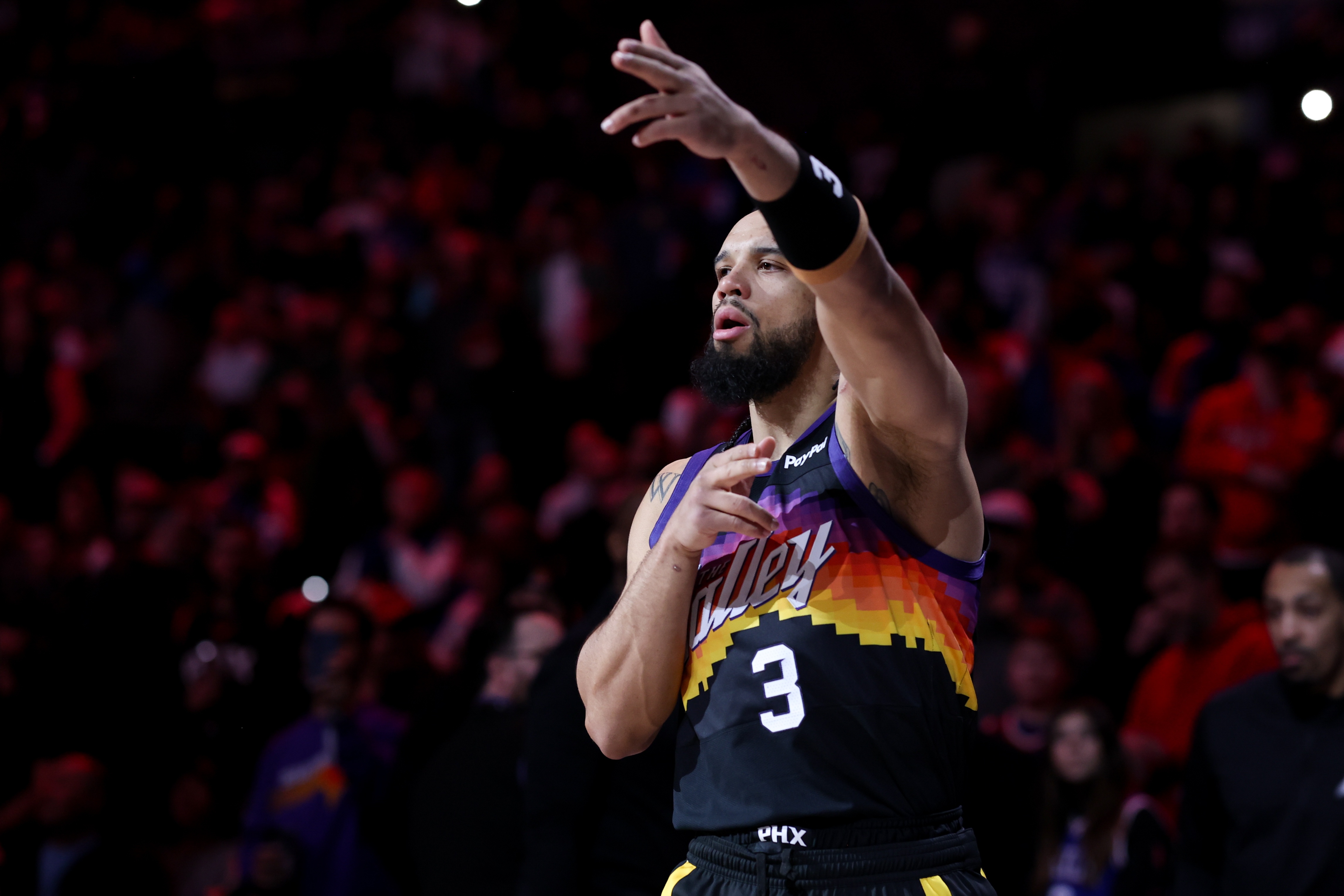 开云体育-狄龙：伤病是篮球的一部分 我们得找到解决办法 稳住现在的排名