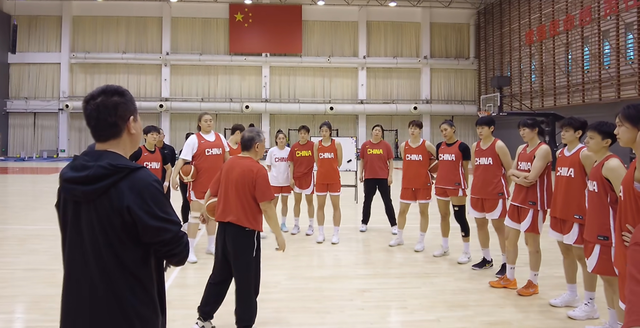 开云官网-刘禹彤、杨舒予在列！中国女篮最新训练画面出炉，宫鲁鸣接受采访