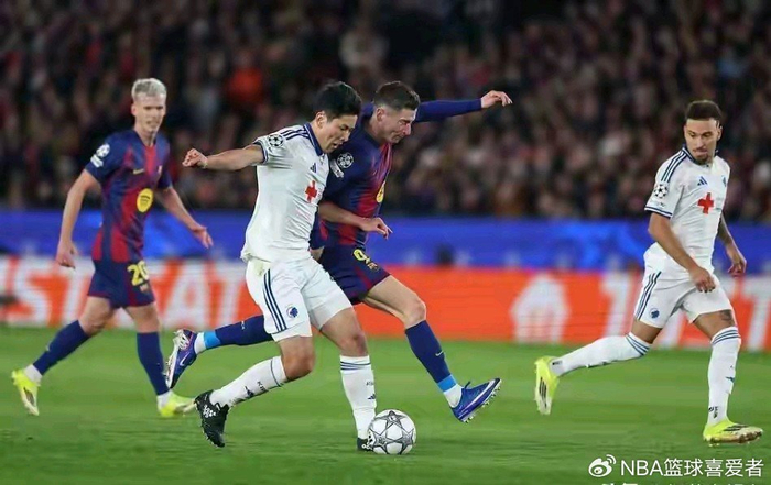 开云官网-莱万不慌！手握沙特美职联offer，巴萨却成最煎熬的人|巴塞罗那|罗伯特·莱万多夫斯基|罗马诺|贝克汉姆|欧冠_新浪体育_新浪新闻