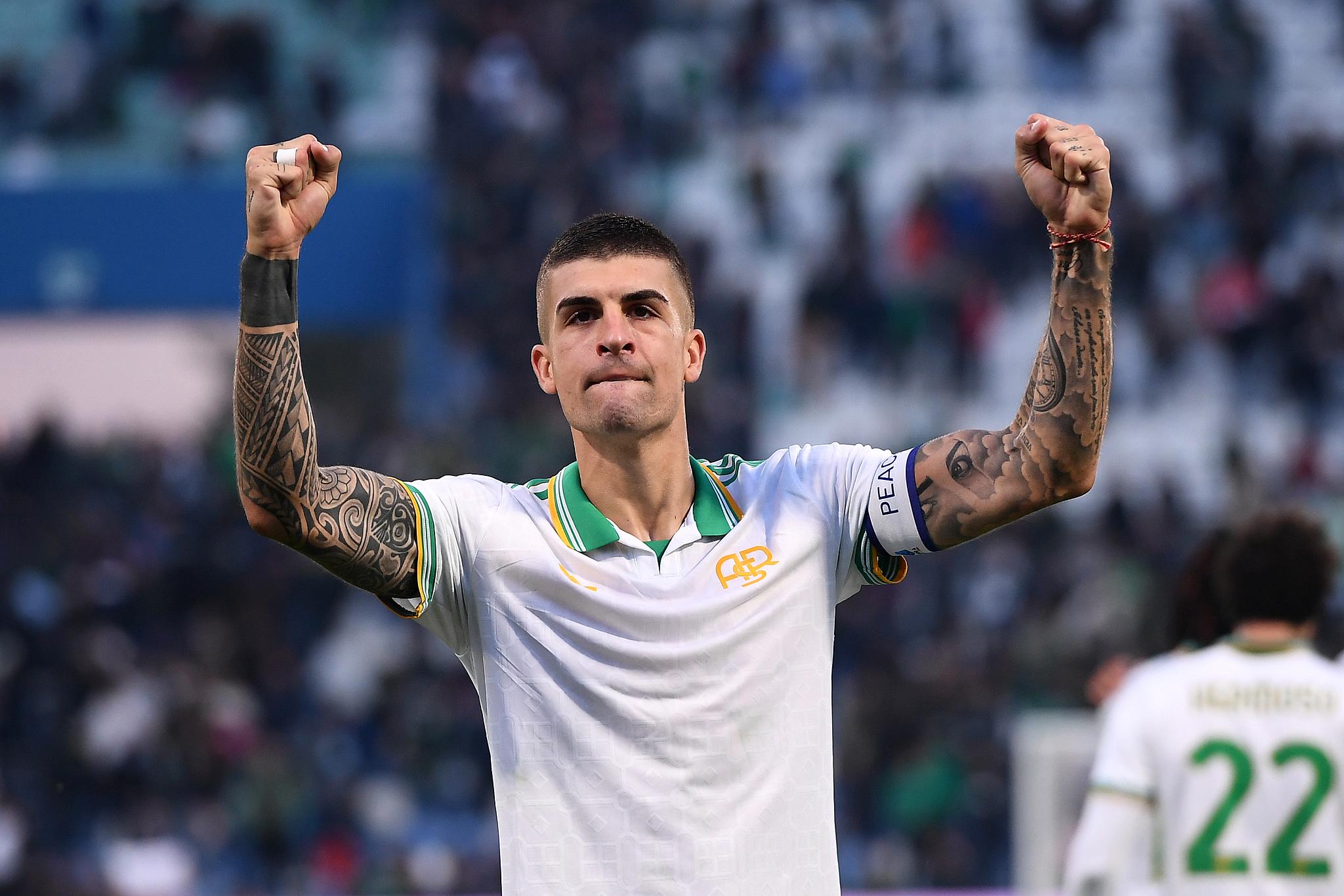 开云体育-都灵vs罗马，曼奇尼庆祝身披罗马战袍300次出场