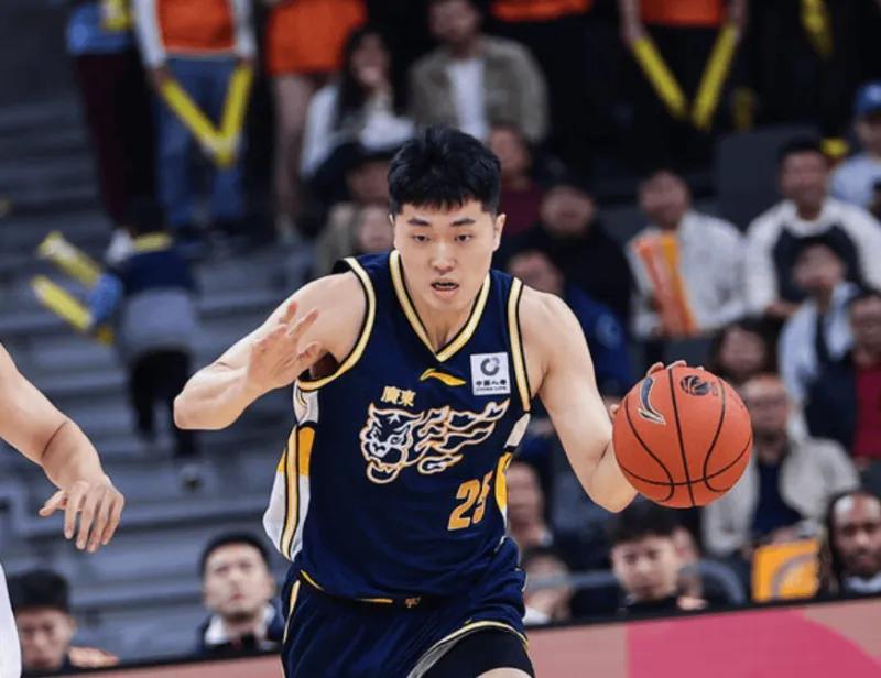 kaiyun-杜锋重新把张皓嘉激活了!防守顶威尔逊效果拉满,有点用了!