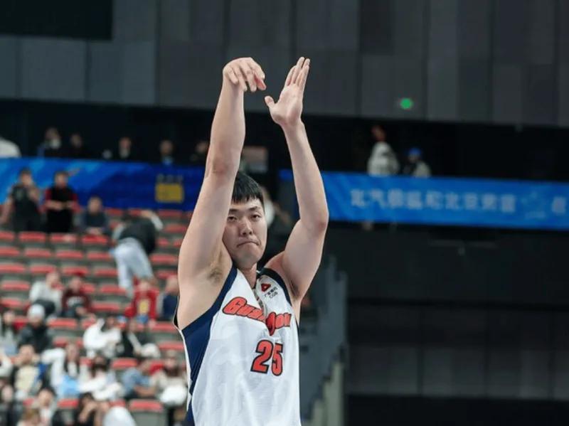 kaiyun-杜锋重新把张皓嘉激活了!防守顶威尔逊效果拉满,有点用了!