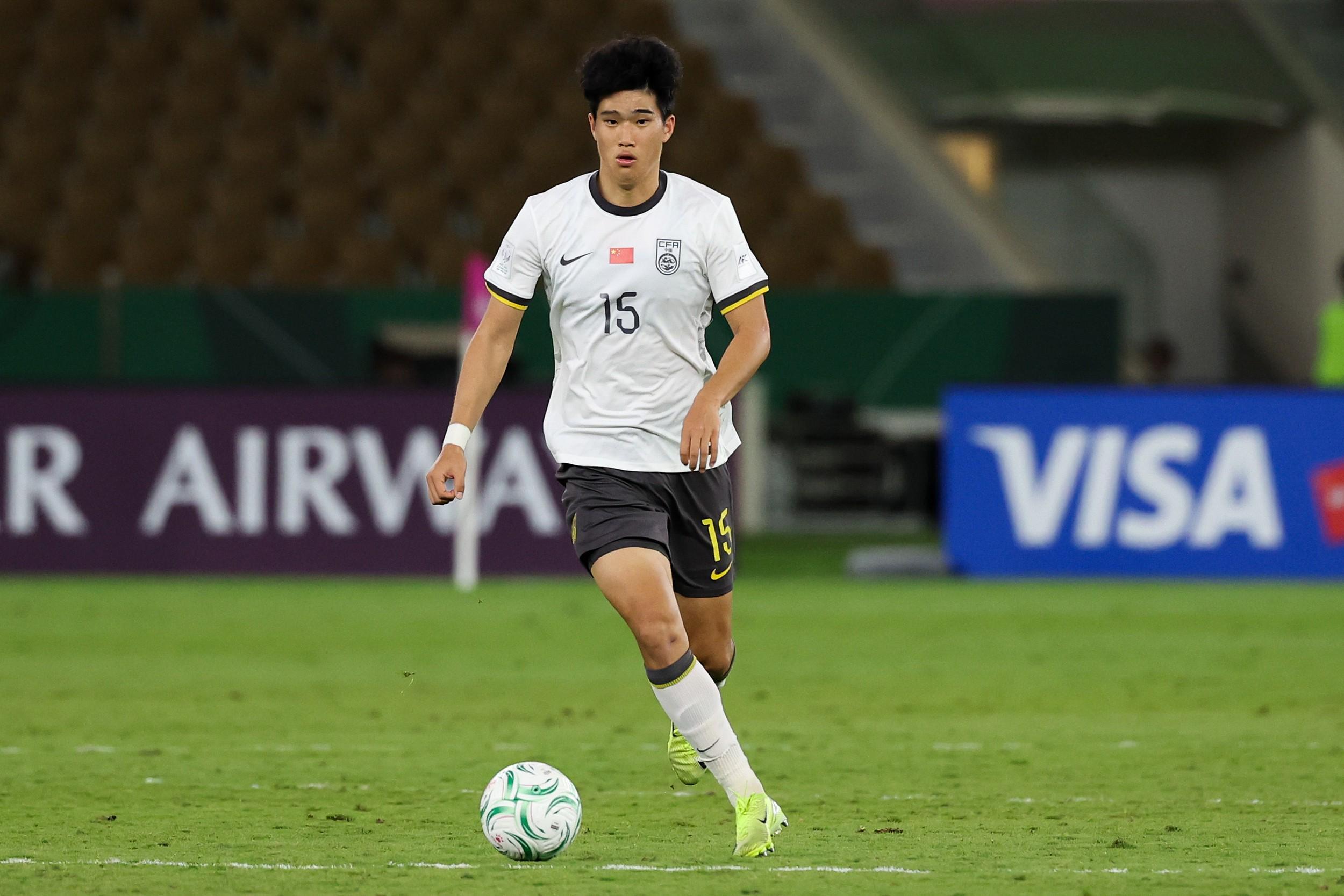 开云app-彭啸:小时候梦想踢中锋;拜合拉木有舞蹈天赋