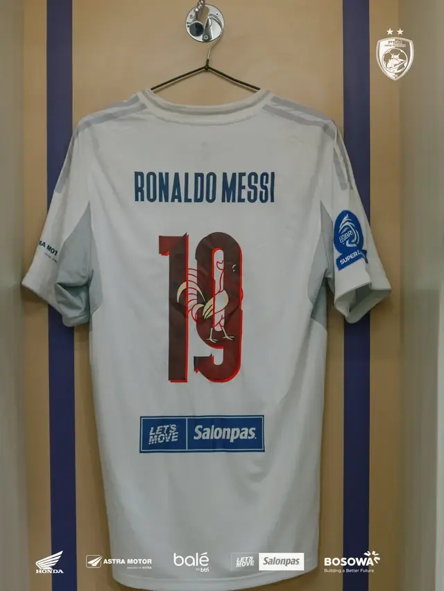 开云平台-梅罗一体？印尼球员卡卡·罗纳尔多·梅西走红 球衣照获2.6万点赞