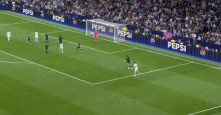 开云体育-库尔图瓦封神熊皇失点,巴尔韦德戴帽比肩梅西,皇马3-0大胜曼城