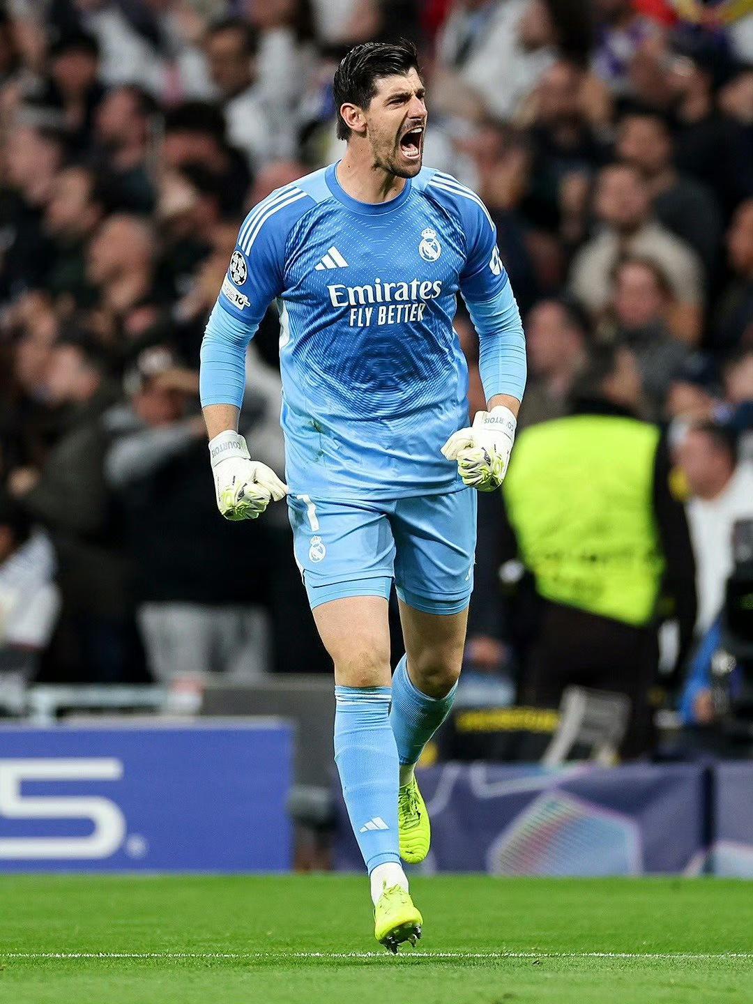 开云平台-欧冠上演巅峰1战！一场3-0大胜，皇马击败曼城，巴尔韦德帽子戏法