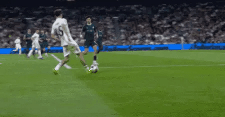 开云平台-欧冠上演巅峰1战！一场3-0大胜，皇马击败曼城，巴尔韦德帽子戏法