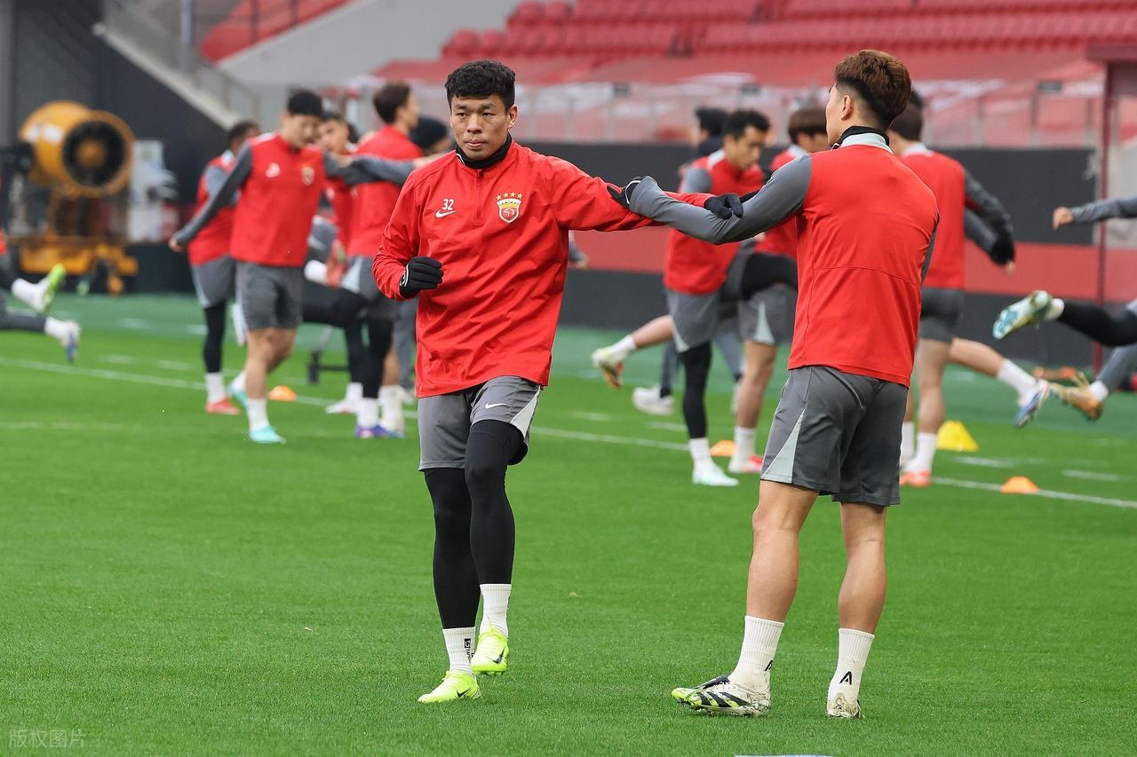 亚冠1/8决赛，澳超球队多打一人仍出局，中超收获大礼，保留3席位