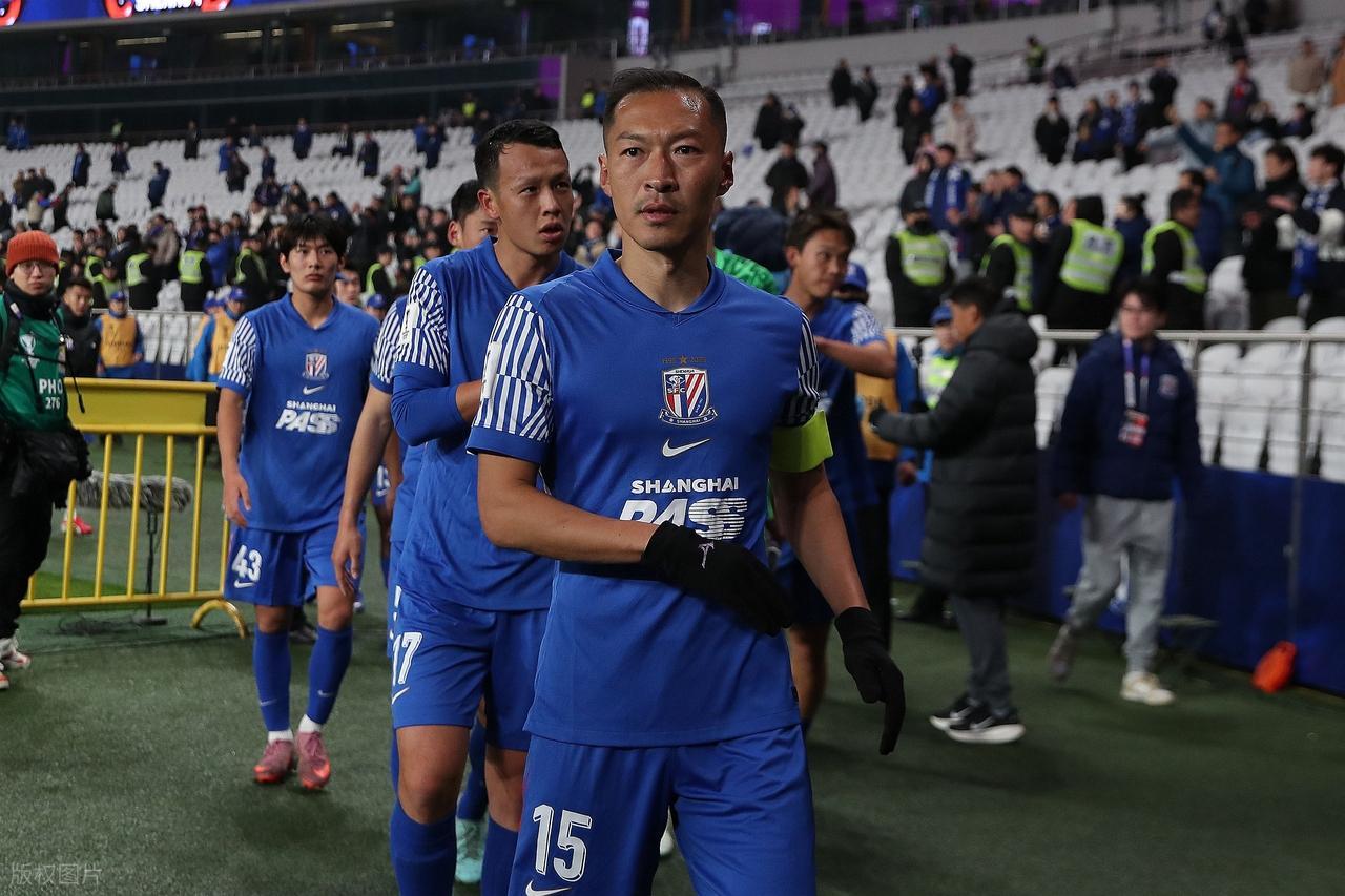亚冠1/8决赛，澳超球队多打一人仍出局，中超收获大礼，保留3席位